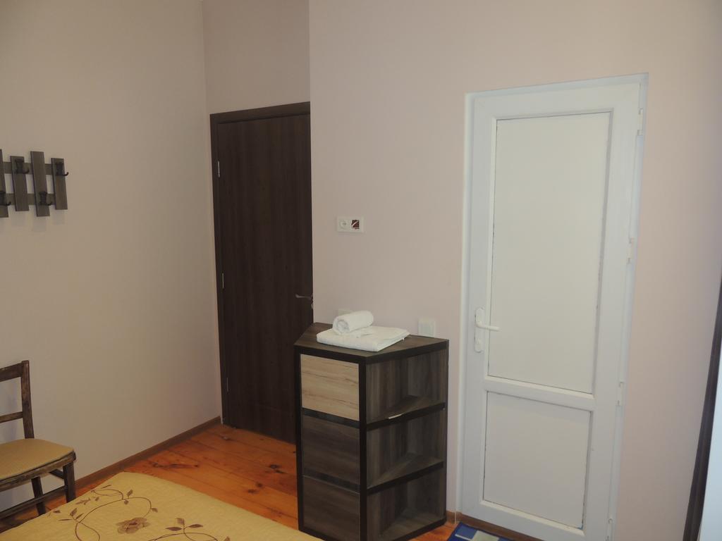 Guest House Chirina Sighnaghi Bagian luar foto