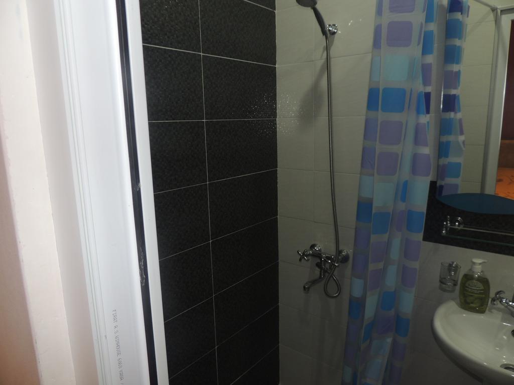 Guest House Chirina Sighnaghi Bagian luar foto